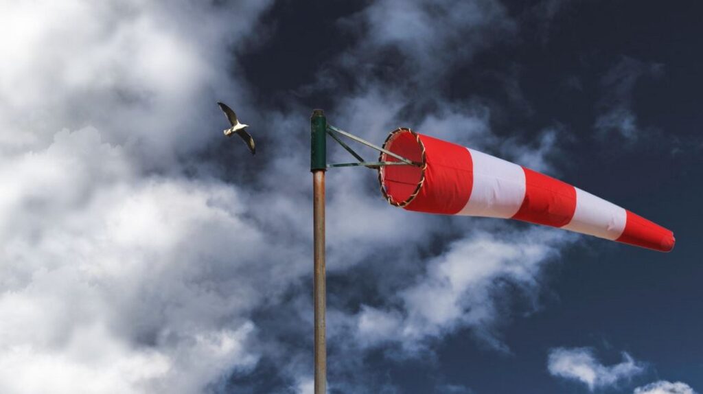 Силен вятър връхлита Варненско в неделя