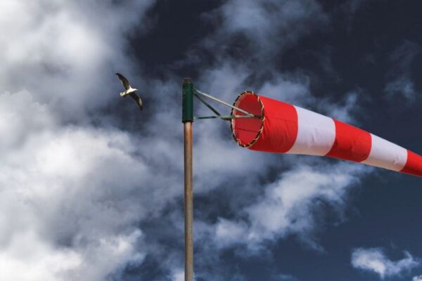 Силен вятър връхлита Варненско в неделя