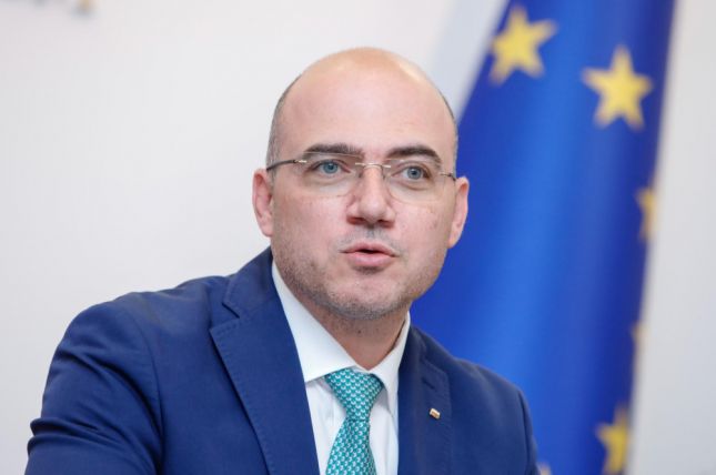 Министърът на туризма обсъжда във Варна готовността за летен сезон 2026 с институции и бранша.