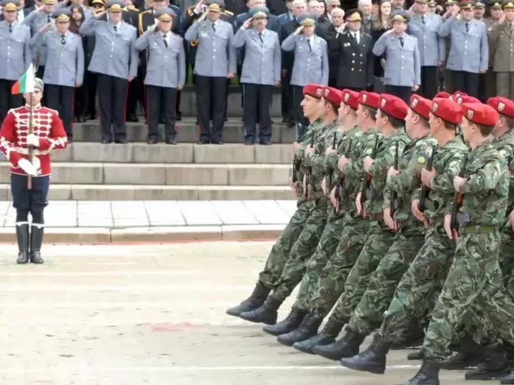 МО променя финансовите условия за служители, изпратени зад граница