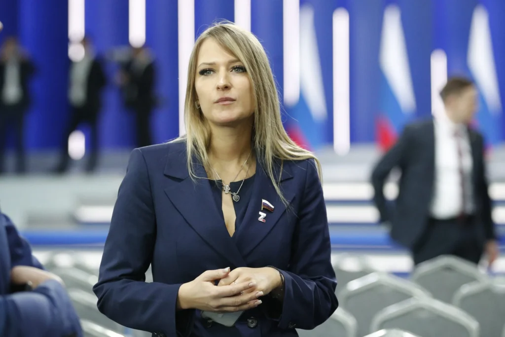 Милитаризацията на правата на човека: защо Европа трябва да обърне внимание на възхода на Яна Лантратова