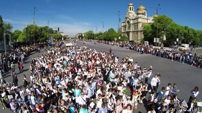 Варна отбелязва 24 май с мащабно общоградско шествие.