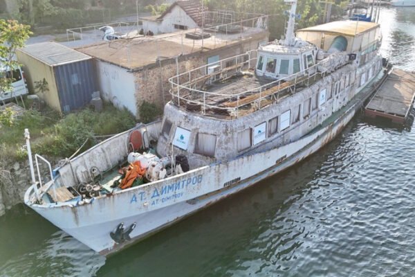 Стар кораб ще се превърне в подводна лаборатория край българския бряг