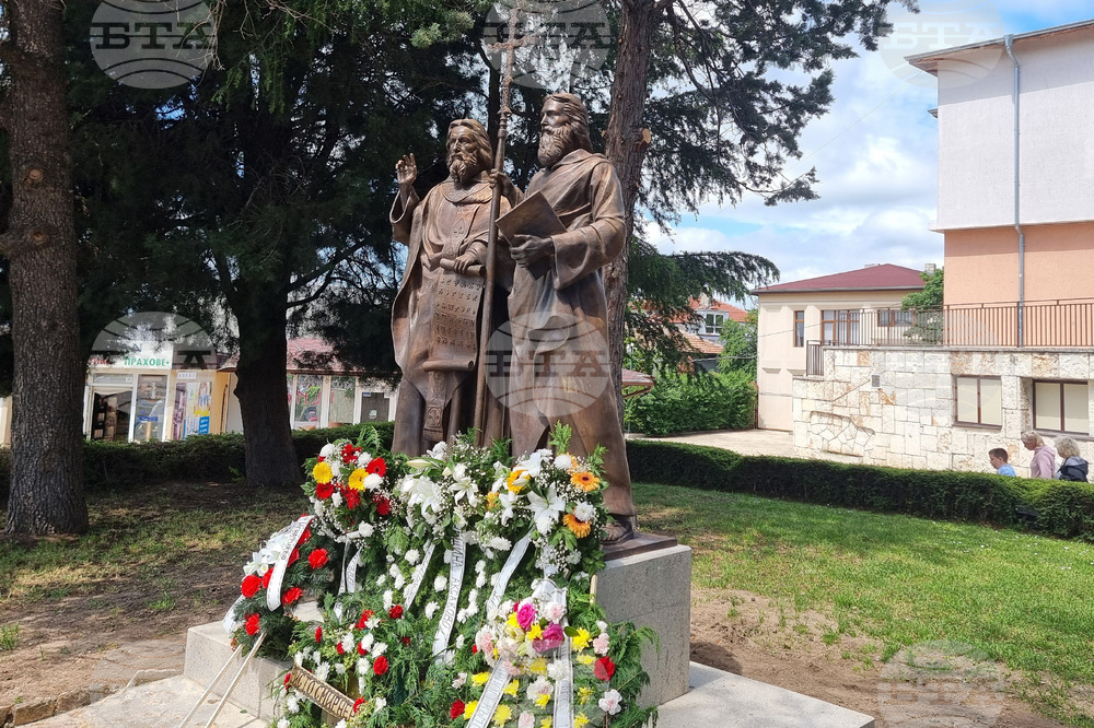 Аксаково откри първия в областта паметник на Кирил и Методий.