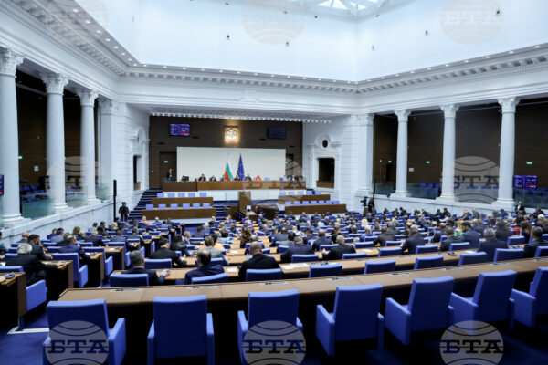 Кабинетът на Румен Радев пред труден вот в парламента.