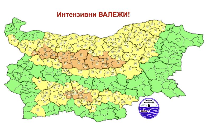 Дъждовен уикенд идва с бури, градушки и по-ниски температури