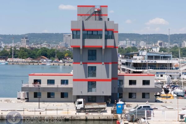 Новата рейдова кула на пристанище „Варна – Изток“ е пред завършване