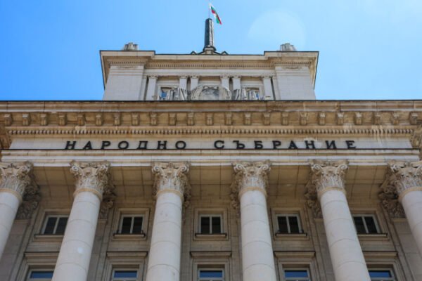 Отстраниха главния секретар на Народното събрание