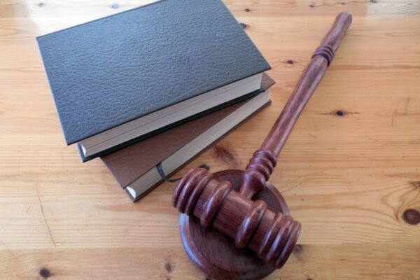 Районният съд във Варна отказа арест на обвинен геодезист.