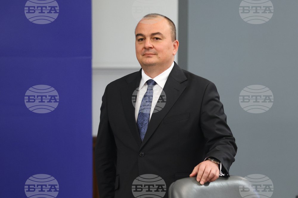 Незаконният комплекс в Баба Алино: започва премахването на оградите.