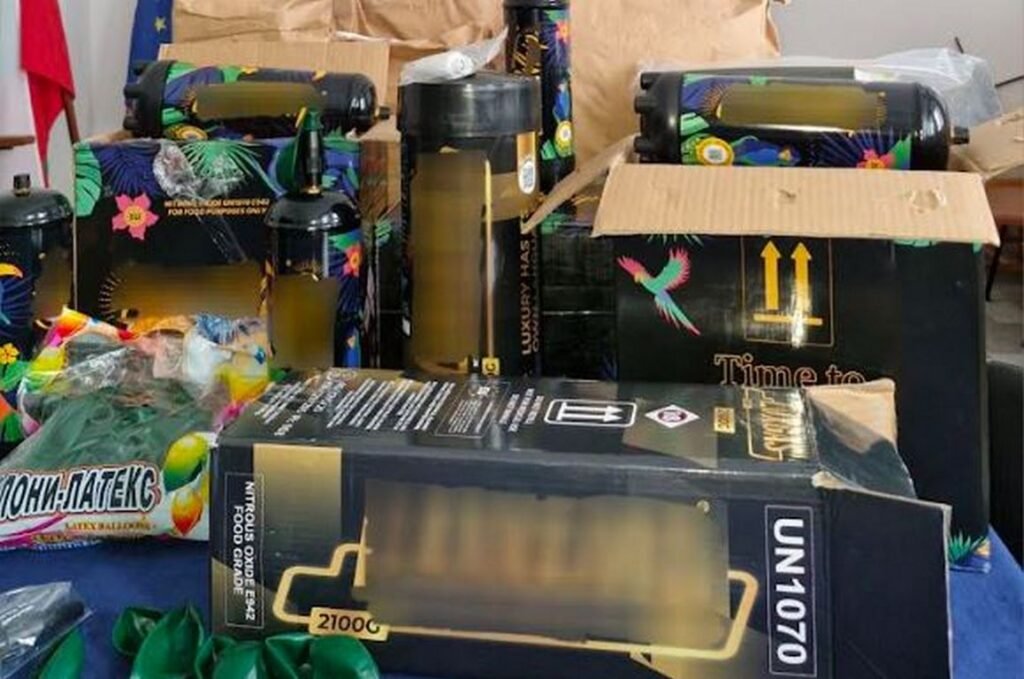 Във Варна задържаха 26-годишен за продажба на райски газ на деца
