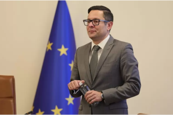 Министерството на икономиката поема нови функции и реже администрацията