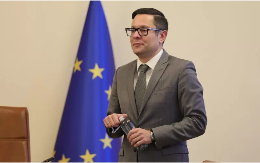 Министерството на икономиката поема нови функции и реже администрацията
