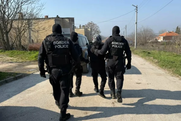 Гранична полиция разби схема за рент-а-кар измами за 900 000 евро 