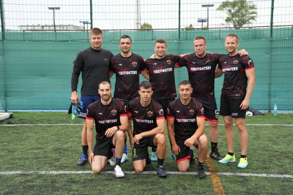 Пожарникарите във Варна вдигнаха купата в турнир с благотворителна кауза