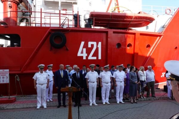 НИК 421 отбеляза пет години във ВВМУ и се готви за Антарктида