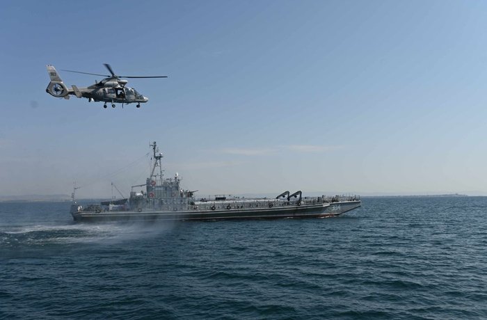 Военни водолази прочистват Черно море от мини 