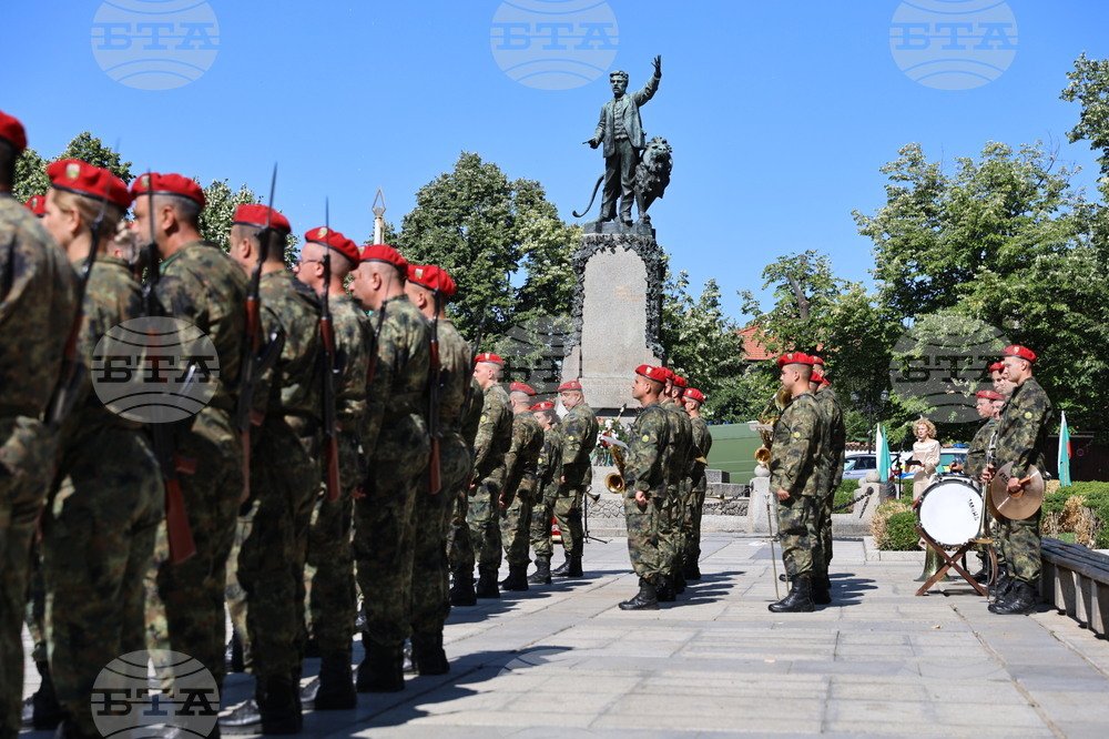 Карлово отбелязва 189 години от рождението на Васил Левски с богата празнична програма.