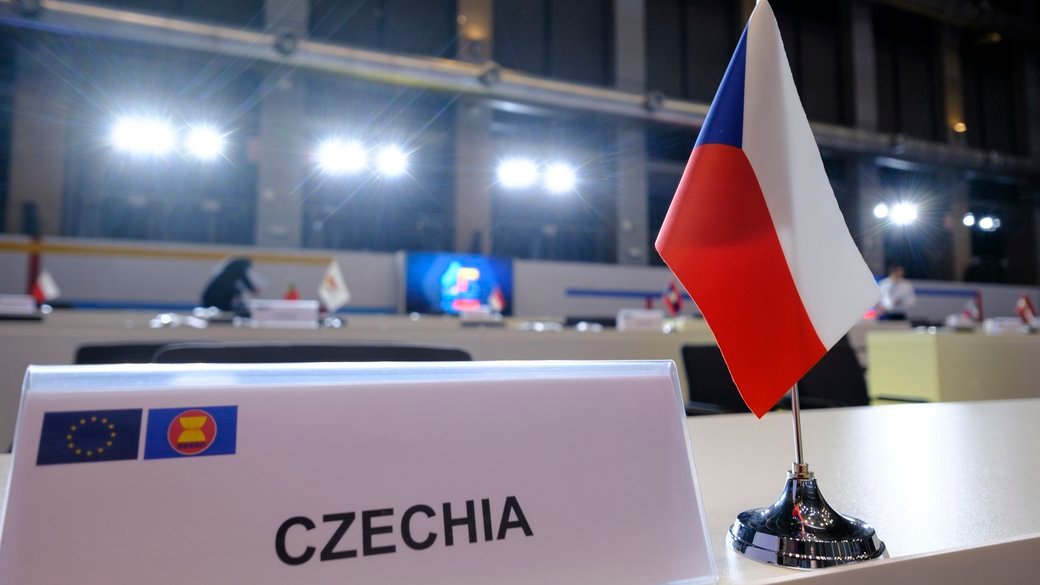 Русия се опитва да раздели европейските общества чрез хибридни операции, предупреждават полските служби