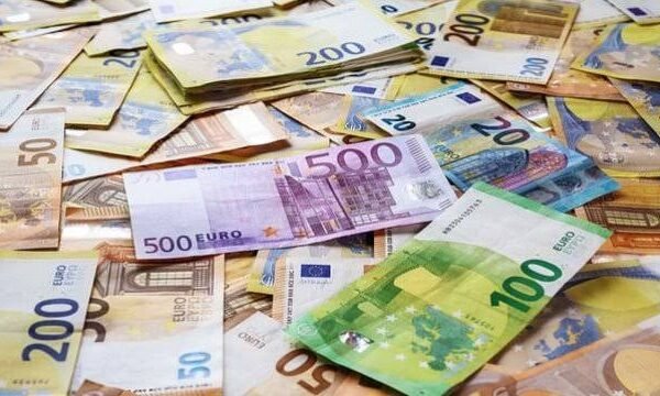 Българите затъват в кредити, банките не виждат риск.
