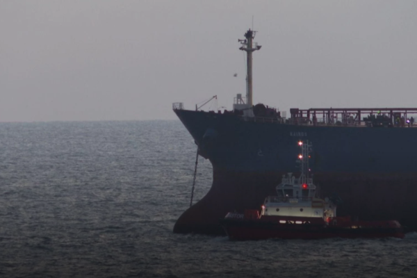 Тревожни следи в Черно море: какво изтича от танкера „Кайрос“?