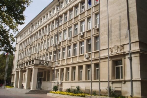 Домашният арест на шофьора, обвинен за смъртта на моторист, остава в сила 