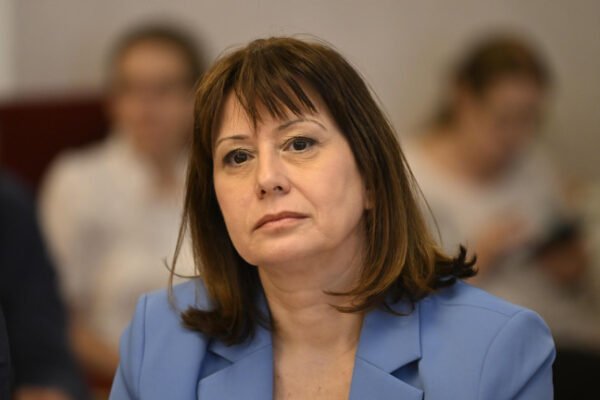 Омбудсманът оспорва правилата за минималната заплата и трудовия стаж
