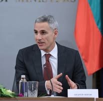 Очакваме Андрей Гюров да обяви кандидатурата си за президент.