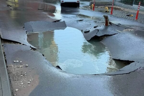 Магистралният водопровод към Златни пясъци пак аварира, пускат резервно водоснабдяване 