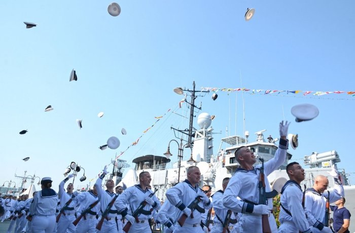 Варна посрещна новите офицери на ВМС
