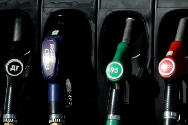 Дизелът поскъпва: Цените по бензиностанциите стигат 2 евро за литър