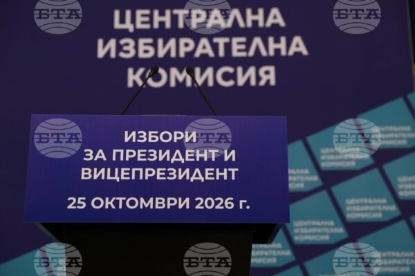 17 кандидатски двойки с документи за изборите на 25 октомври.