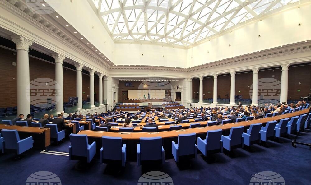 Парламентът разглежда два закона за чужденците