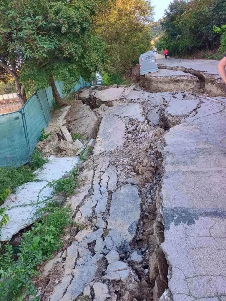 Вземат проби от терена заради свлачището в „Аспарухово“