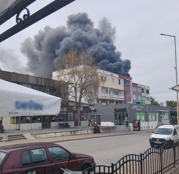 Отмениха бедственото положение в Бяла, но ново огнище активира пожарникарите