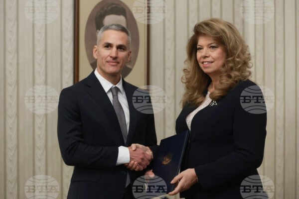 Йотова и Гюров в пряк сблъсък по БНТ тази вечер.