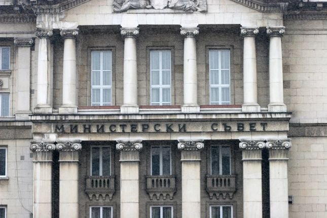 Правителството отпусна над 325 хил. евро за транспорт на украински деца до училище