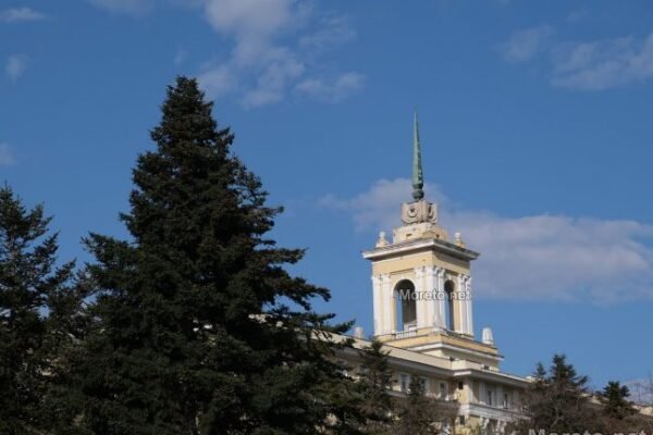Варненските университети представят специалностите си на образователно изложение днес.