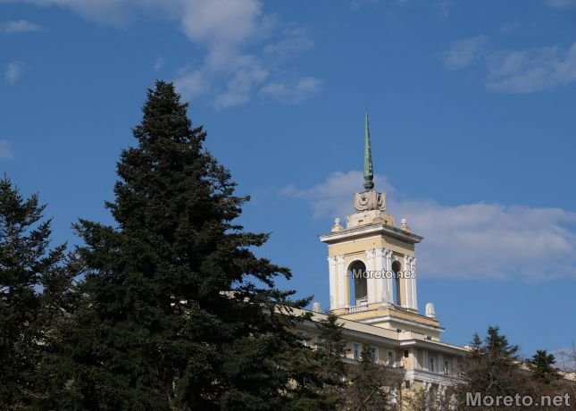 Варненските университети представят специалностите си на образователно изложение днес