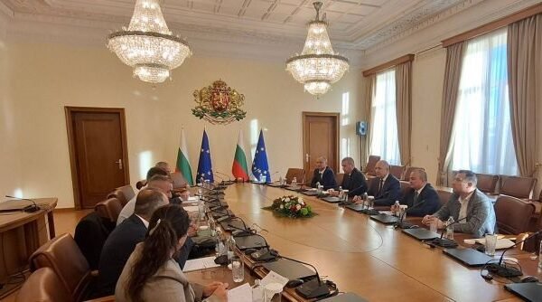 Правителството търси решения за износа на зърно през черноморските пристанища.