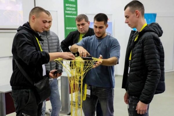 Ученици от цялата страна ще строят кулокранове от спагети във Варна