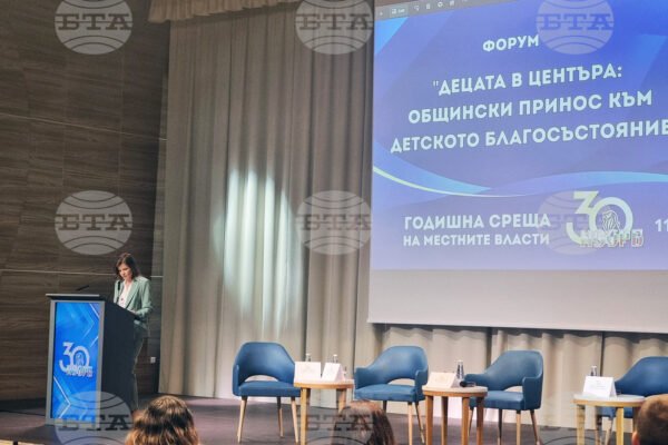 Албена обсъжда образованието, инвестициите и новата такса смет.