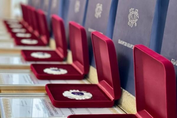 Проф. Калоян Давидов е носителят на отличието „Лекар на годината 2026“.