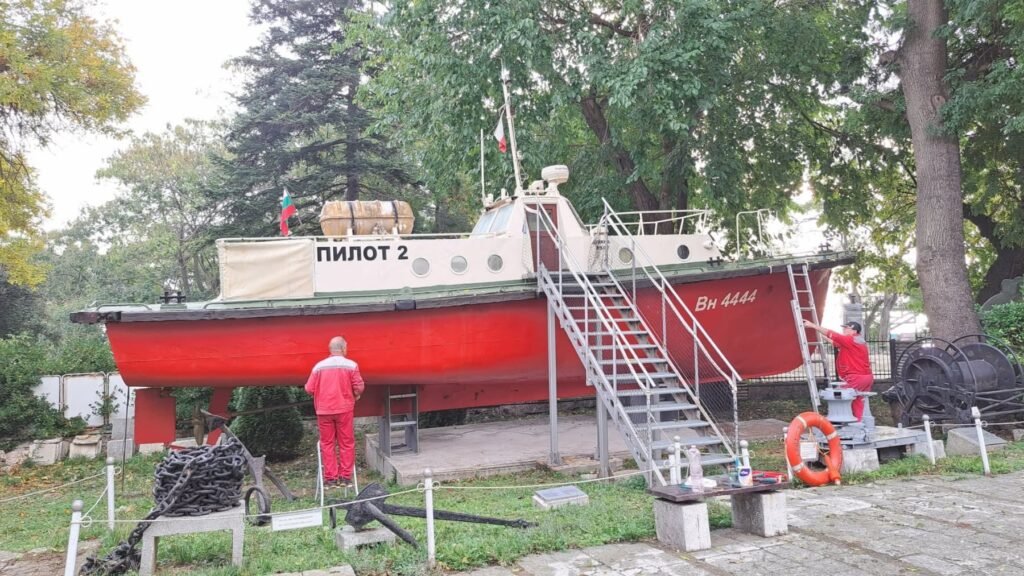 Морски катер с обновена палуба посреща посетители във Военноморския музей 