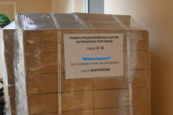 Бюлетините за президентските избори пристигнаха във Варна под засилена охрана