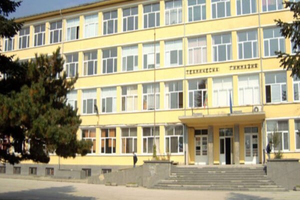 Ученици от ПТГ във Варна организират протест заради условията в училището