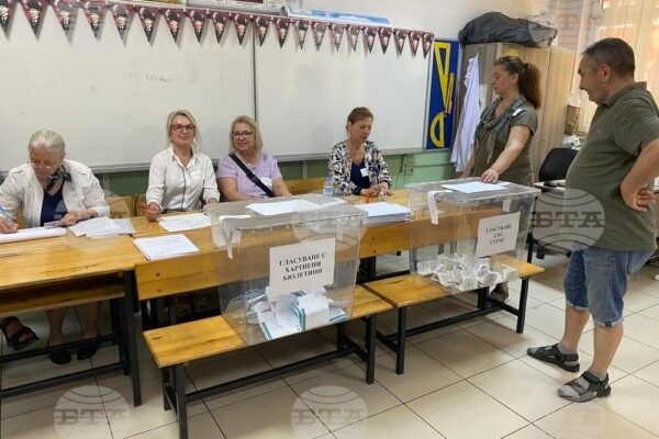 Частични местни избори в 14 населени места: избират кметове в общини и села.