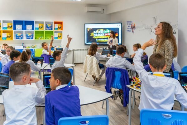 25 опасни ситуации изпитват реакциите на учениците в нова игра